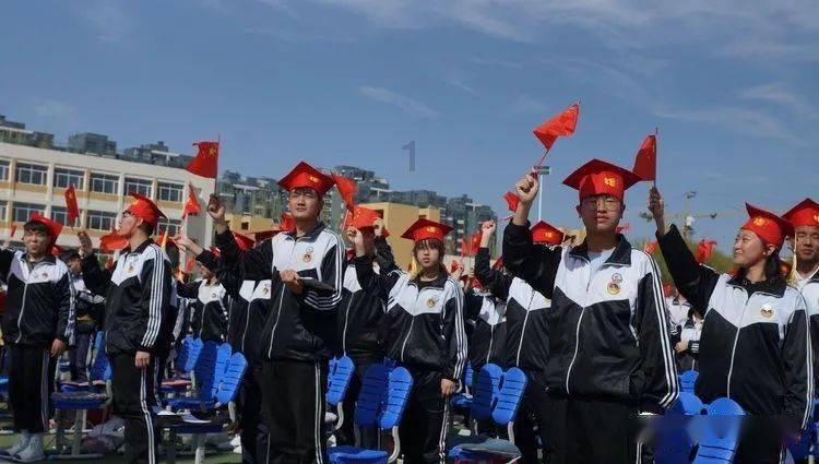 MG名爵：新跑车涨6000元！专属配色，比保时捷718还拉风
